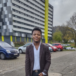 Junior delano - Prof de maths - Mons