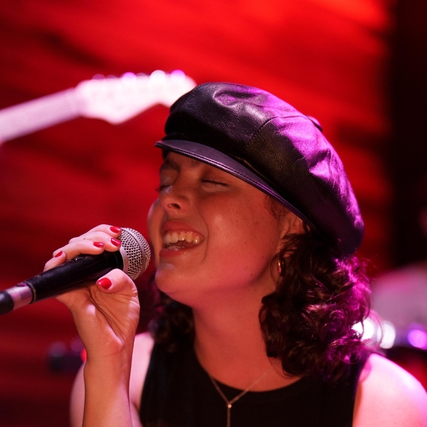 Corina - Profesor canto - 