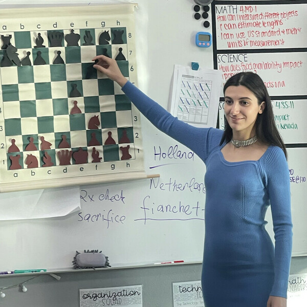 How good are Anna's tactical chess skills? 