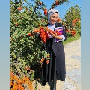 Beyza Nur - Tarih öğretmeni - 