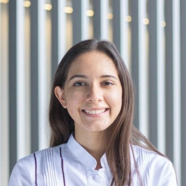 Camila - Profesor de biología celular - Mérida