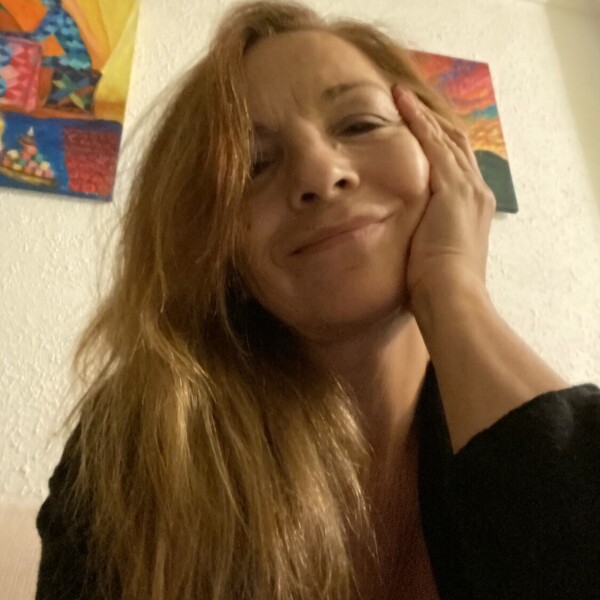 IRINA - Yoga instructor - Dearing