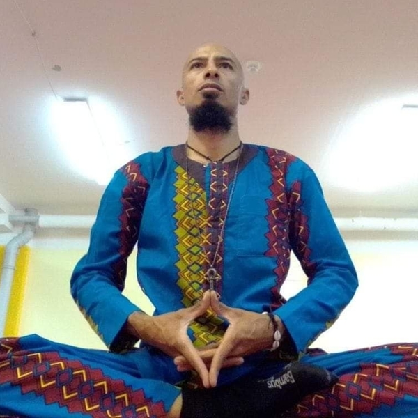 Olusegun - Lehrkraft für Yoga - Berlin