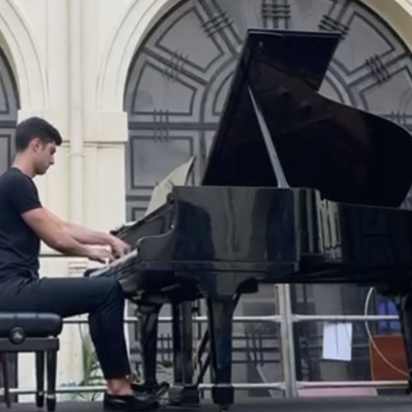 Totò - Insegnante di pianoforte - Palermo