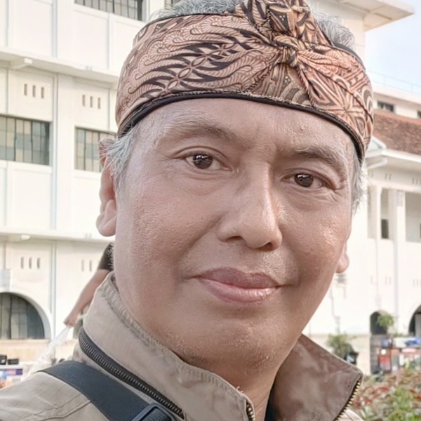 Jumari - Guru menulis blog - Bandung