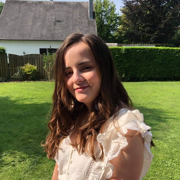 Anoushka - Prof de biologie - Namur