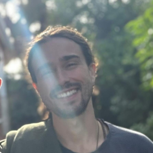 Nicolás - Profe de guitarra - El Faro