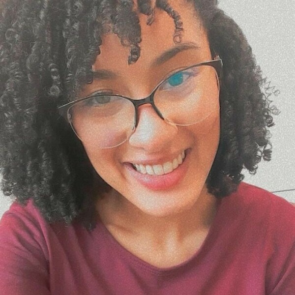 Ana - Prof de português para estrangeiros - Dom Cabral