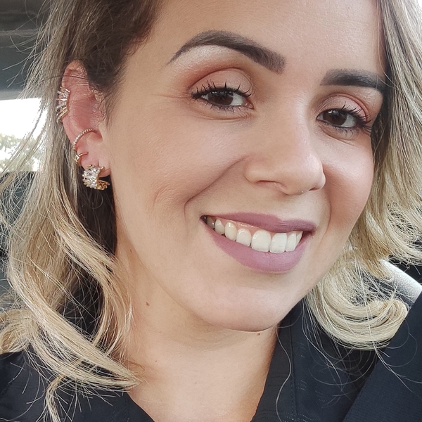 Livia - Professor de português para estrangeiros - 