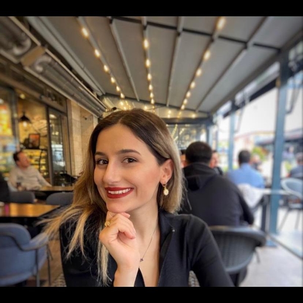 Aylin - Türk dili ve edebiyatı öğretmeni - 