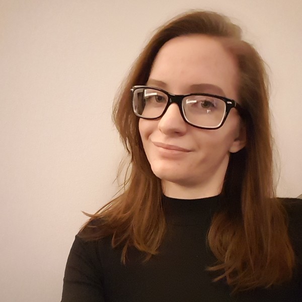 Julia - Prof yoga - Wien