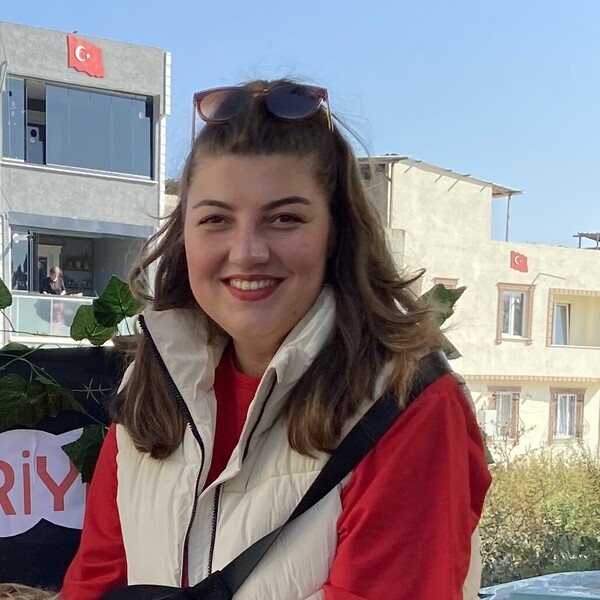 Ebru - Türkçe öğretmeni - 