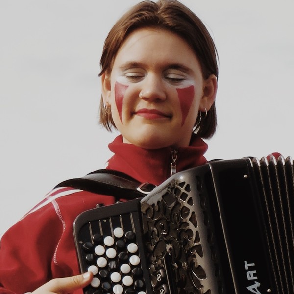 Jeanne - Prof d'accordéon chromatique - Romainville