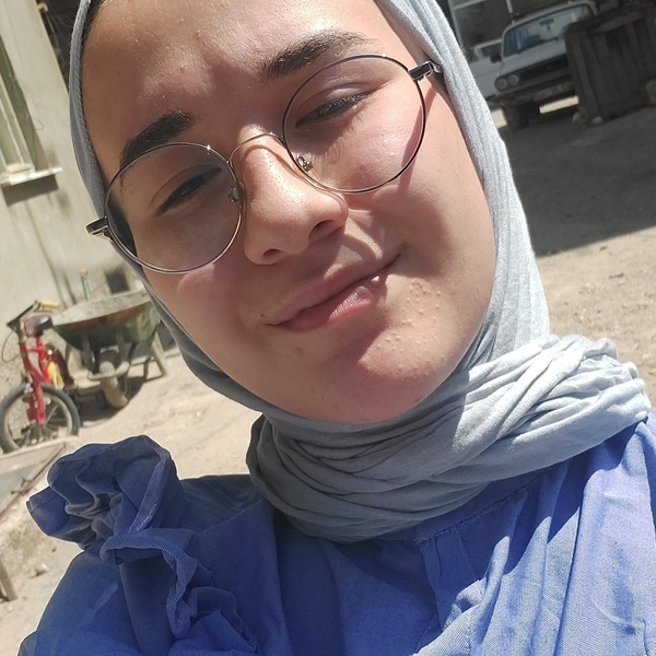 Elif - Tarih öğretmeni - İnegöl