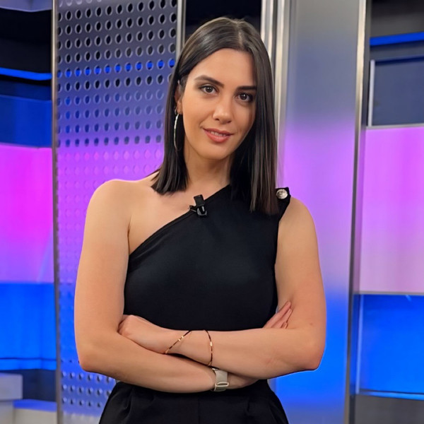 Emel - Kuran okuma öğretmeni - 
