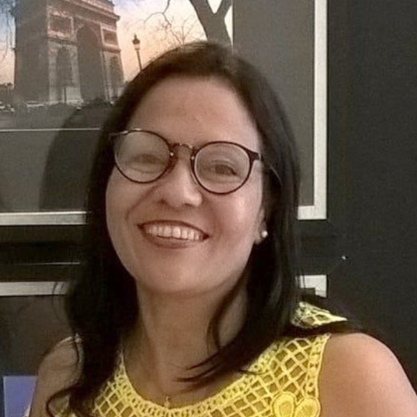 Liane - Prof de auxílio para alunos com problemas de leitura - Novo Hamburgo
