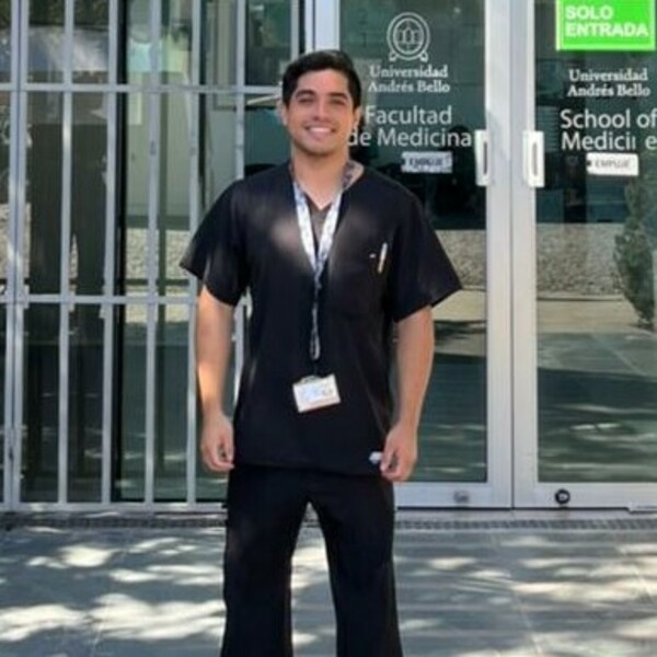 Carlos - Profe de medicina - Santiago
