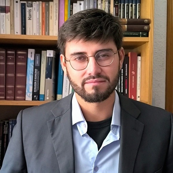 Enrique - profesor de economía - Madrid