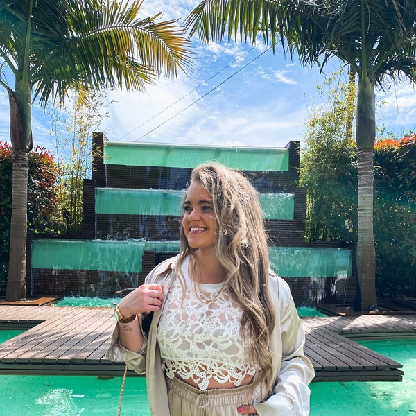 Catarina - Professor de inglês - Rio Meão