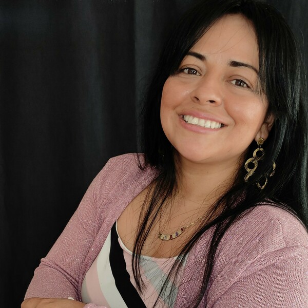 IVONNE - profesor de matemáticas - Cali
