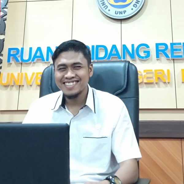 Zekri - Guru kominikasi digital - Padang