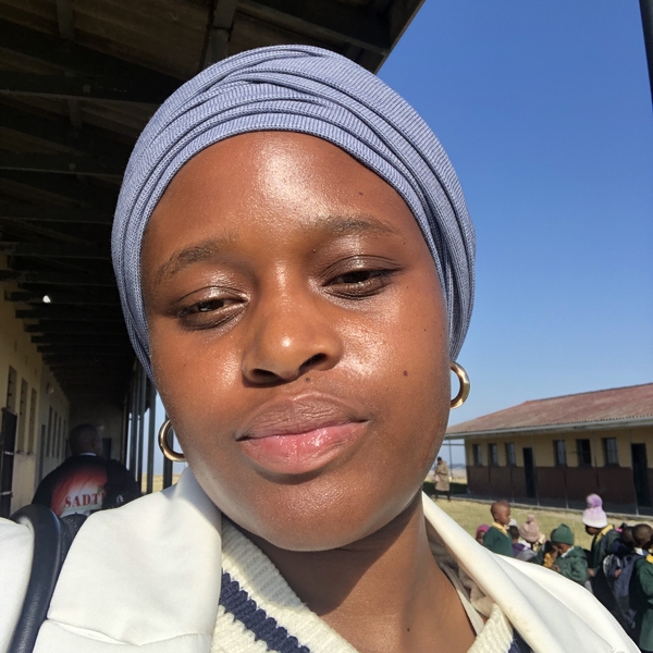 Siphenathi - English tutor - Gqeberha