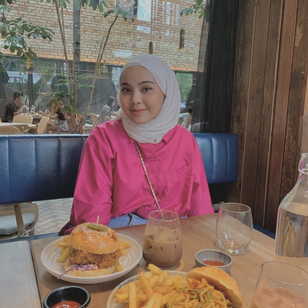 Aini Nabila - Poetry tutor - Kuala Lumpur