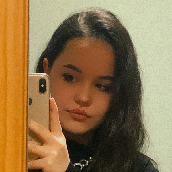Богдана - викладач гри на скрипці - 