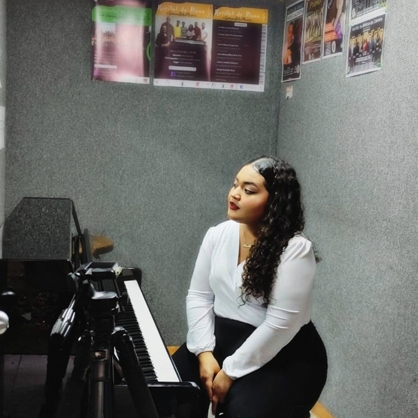 Ana María - profesor de canto - Barrancabermeja