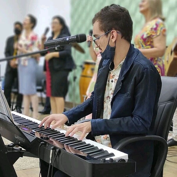 Guilherme - Prof de canto - 