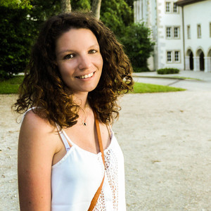 Charlotte - Prof d'aide aux devoirs - Vers