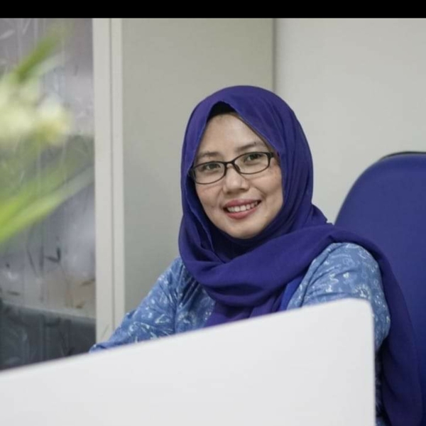 Erly - Guru bahasa inggris - 