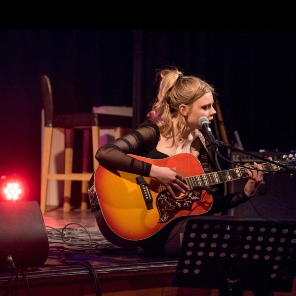 Noa - Leraar gitaar - Nederhorst Den Berg