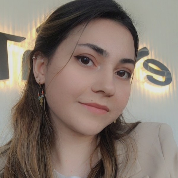 Melda - Türkçe öğretmeni - 