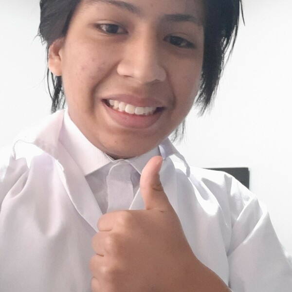 Sebastian - profesor de biología celular - Lima