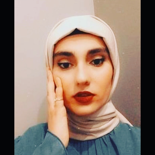 Esra - Türkçe öğretmeni - 