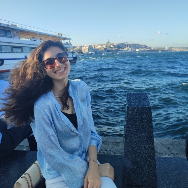 Buse - Türkçe öğretmeni - 