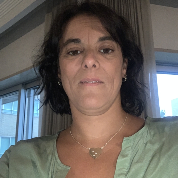Adelaide - Prof de outras ciências humanas - Porto