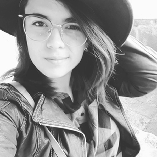 María - profesor de filosofía - Santiago de Querétaro