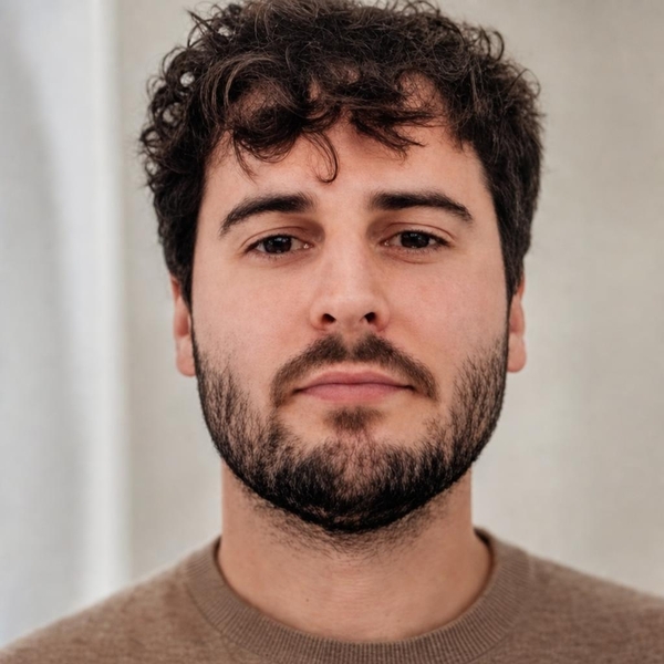 Simon - Prof d'aide à la rédaction de cv - lettre de motivation - Paris 4e