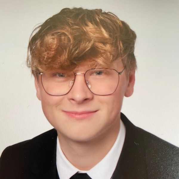 Elias - Lehrkraft für Jonglieren - Linz