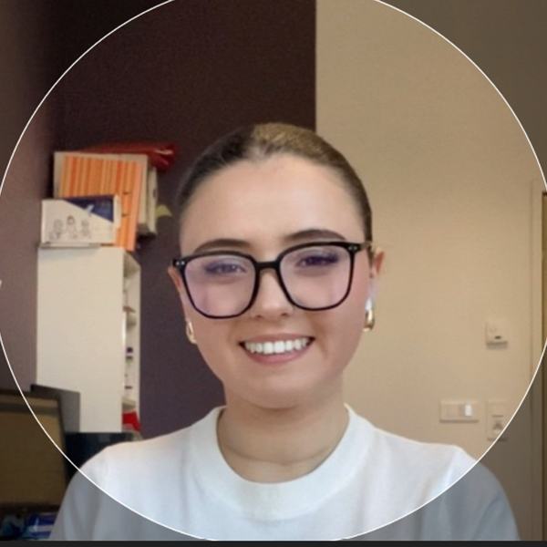 Yasmina - Prof d'aide aux devoirs - Compiègne