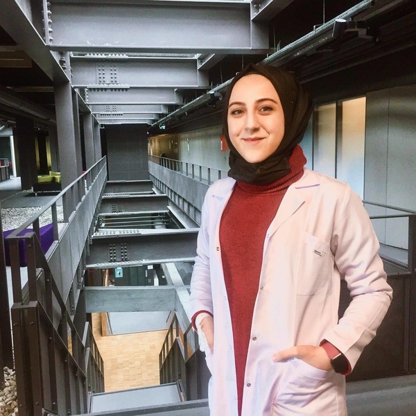 Selime - Biyoloji öğretmeni - 