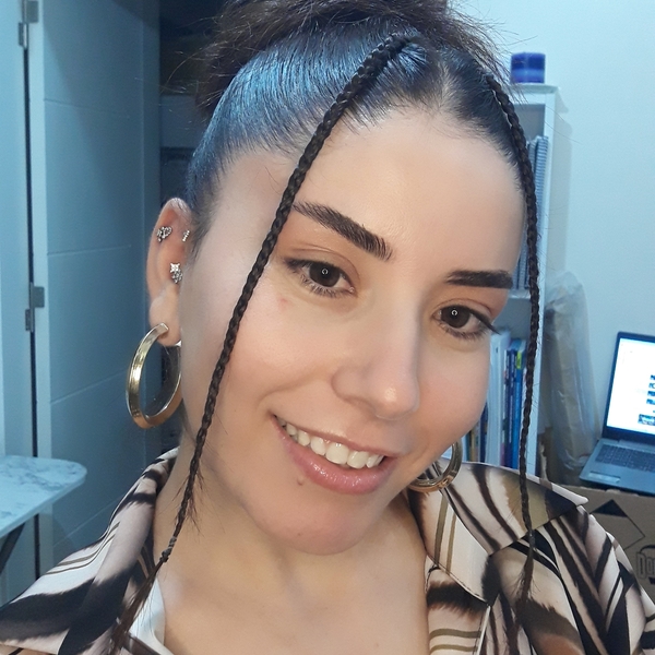 Esra - Coğrafya öğretmeni - 