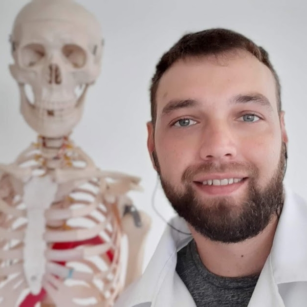 Thales - Professor de biologia - Santo Ângelo