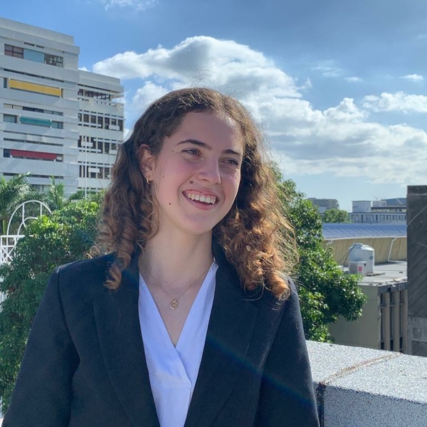 Zoé Washington French National living in Washington DC. I teach