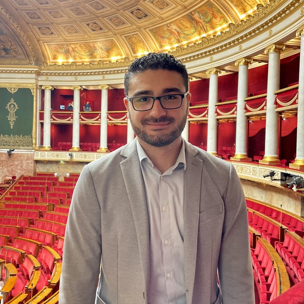 Anthony - Prof de droit - Paris