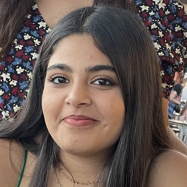 Anisha Fañabé Graduada en el luther king san miguel de abona con una