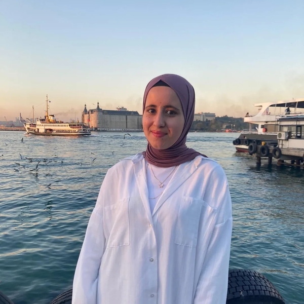 Saliha - Türkçe öğretmeni - 