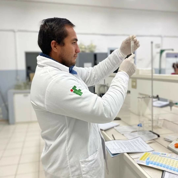 Mateus - Professor de química - 
